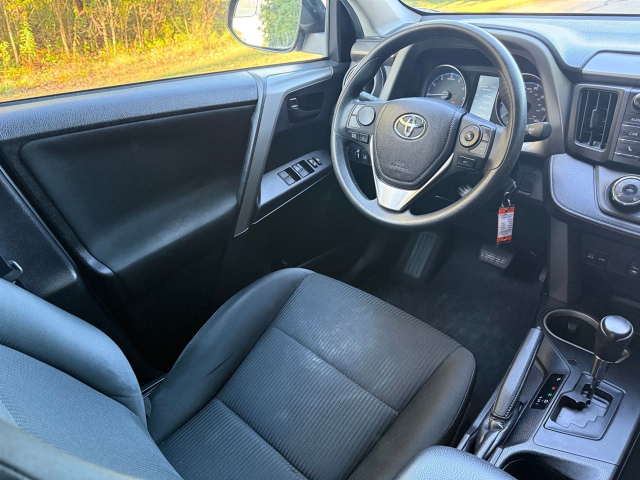 Toyota RAV4 LE AWD 2018