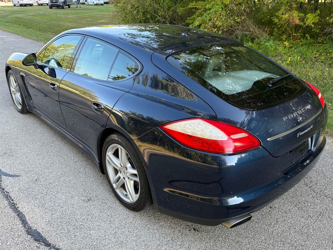 Porsche Panamera 4 2011