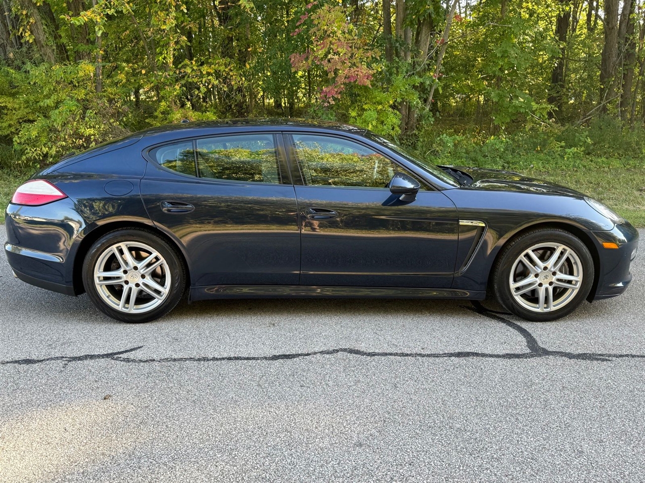 Porsche Panamera 4 2011