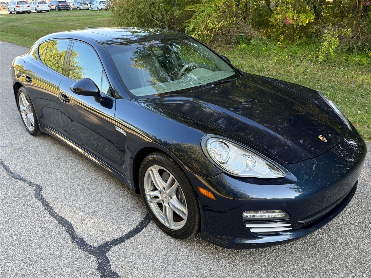 Porsche Panamera 4 2011