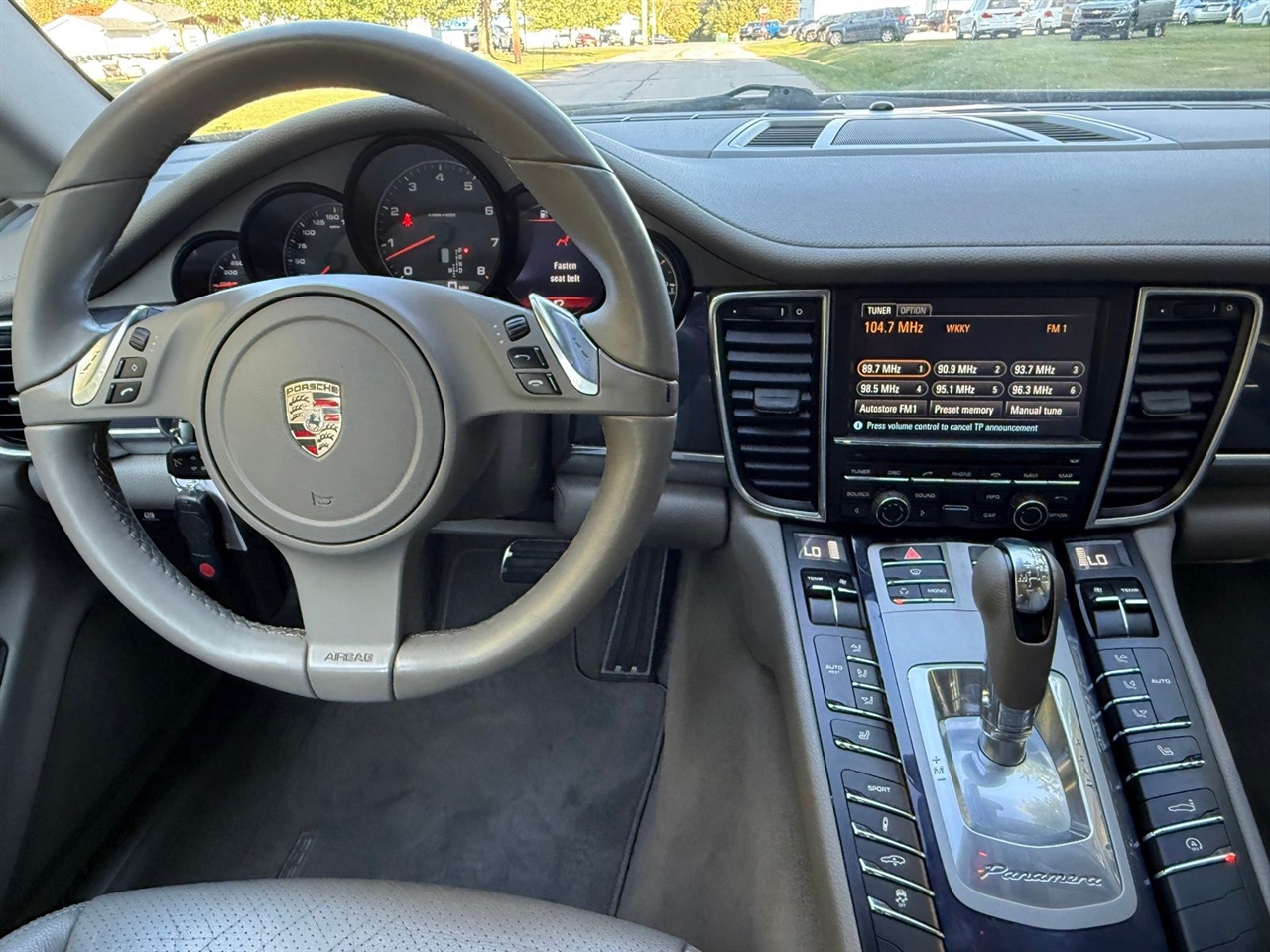 Porsche Panamera 4 2011