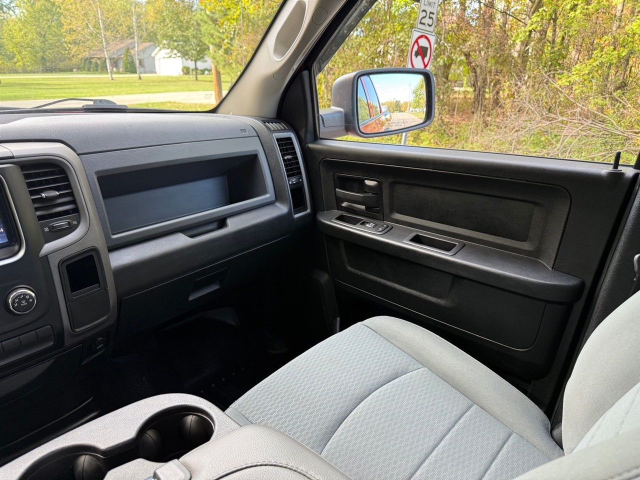 RAM 1500 Tradesman Quad Cab 4WD 2018