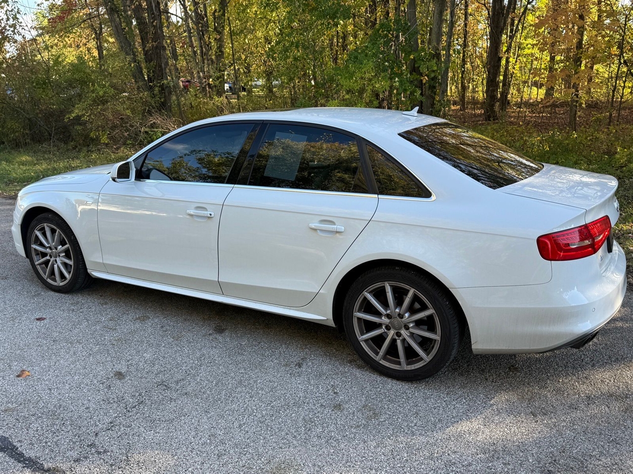 Audi A4 2.0T Premium Plus quattro Sedan AWD 8A 2016