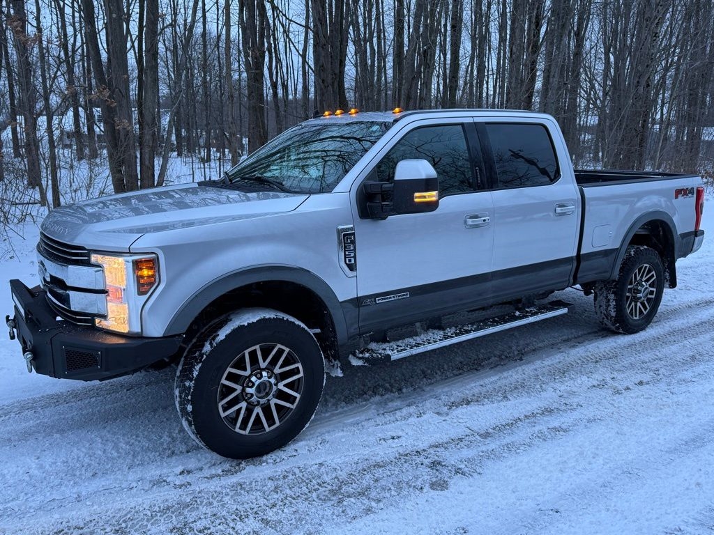 2019 Ford F-350 Super Duty Lariat's photo