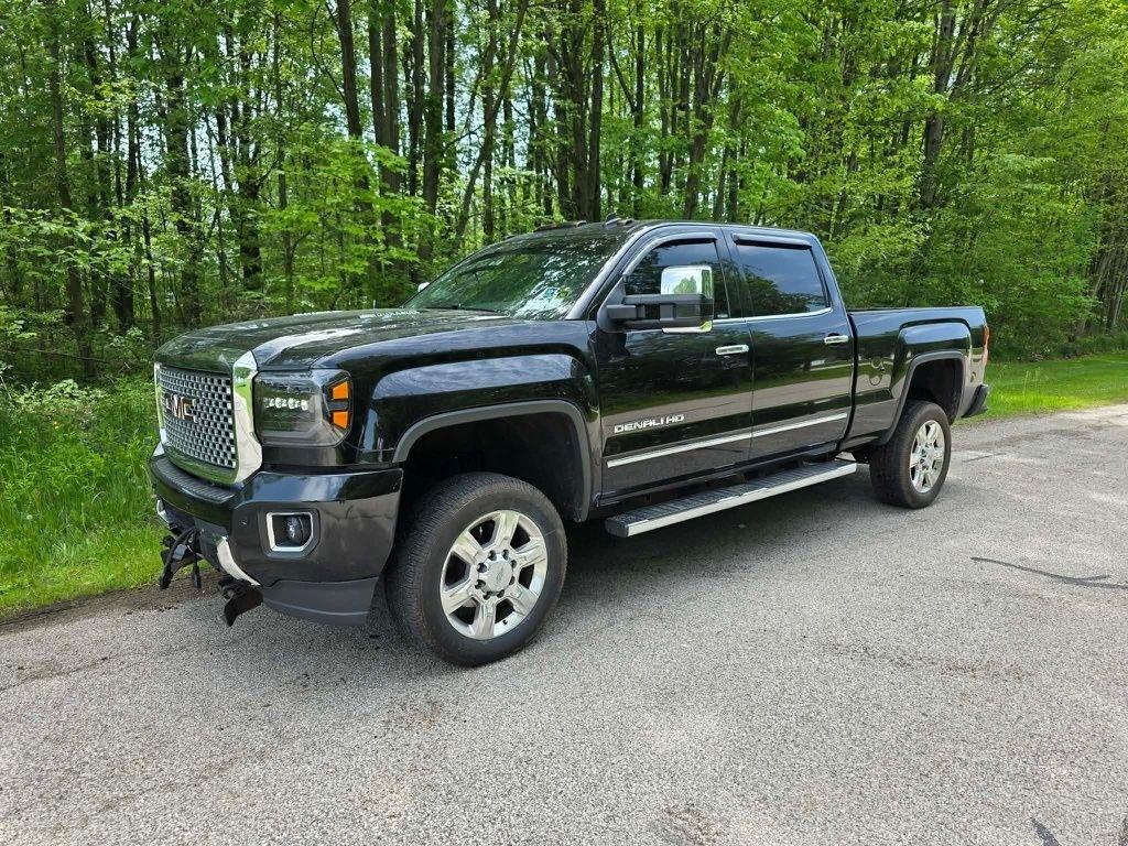 2015 GMC Sierra 2500HD Denali Crew Cab 4WD