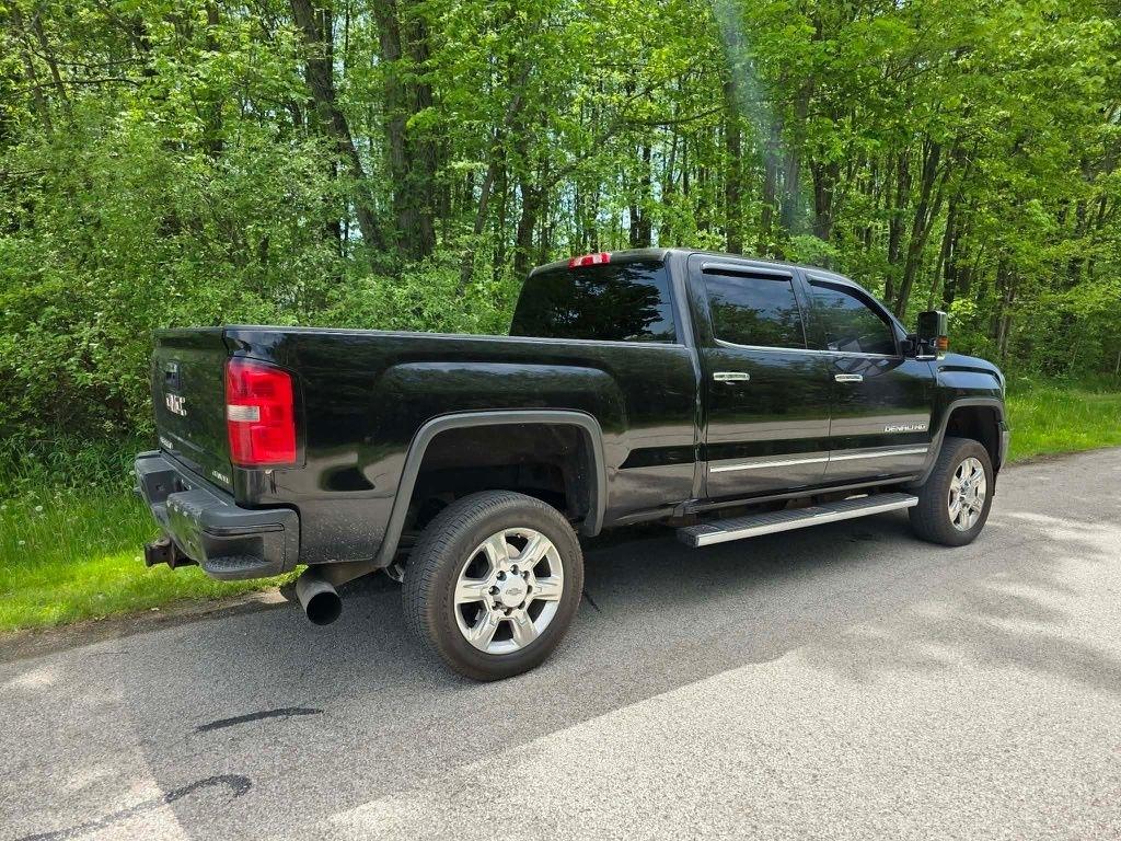GMC Sierra 2500HD Denali Crew Cab 4WD 2015
