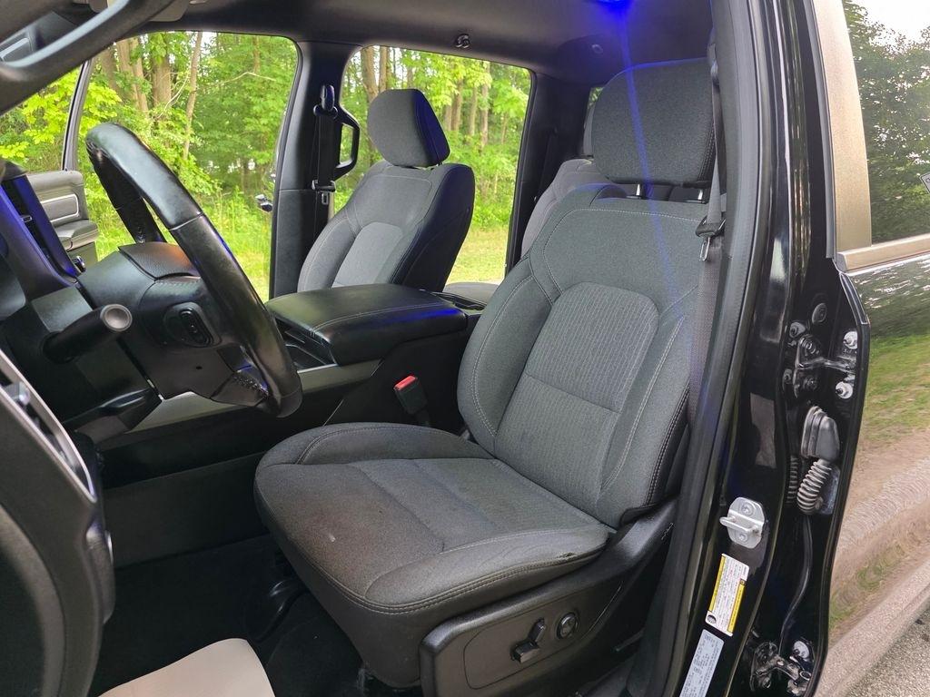 RAM 1500 Big Horn Crew Cab SWB 4WD 2020