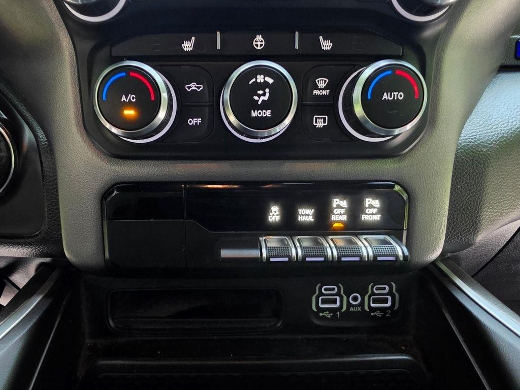 RAM 1500 Big Horn Crew Cab SWB 4WD 2020