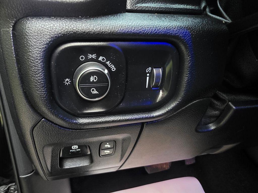 RAM 1500 Big Horn Crew Cab SWB 4WD 2020
