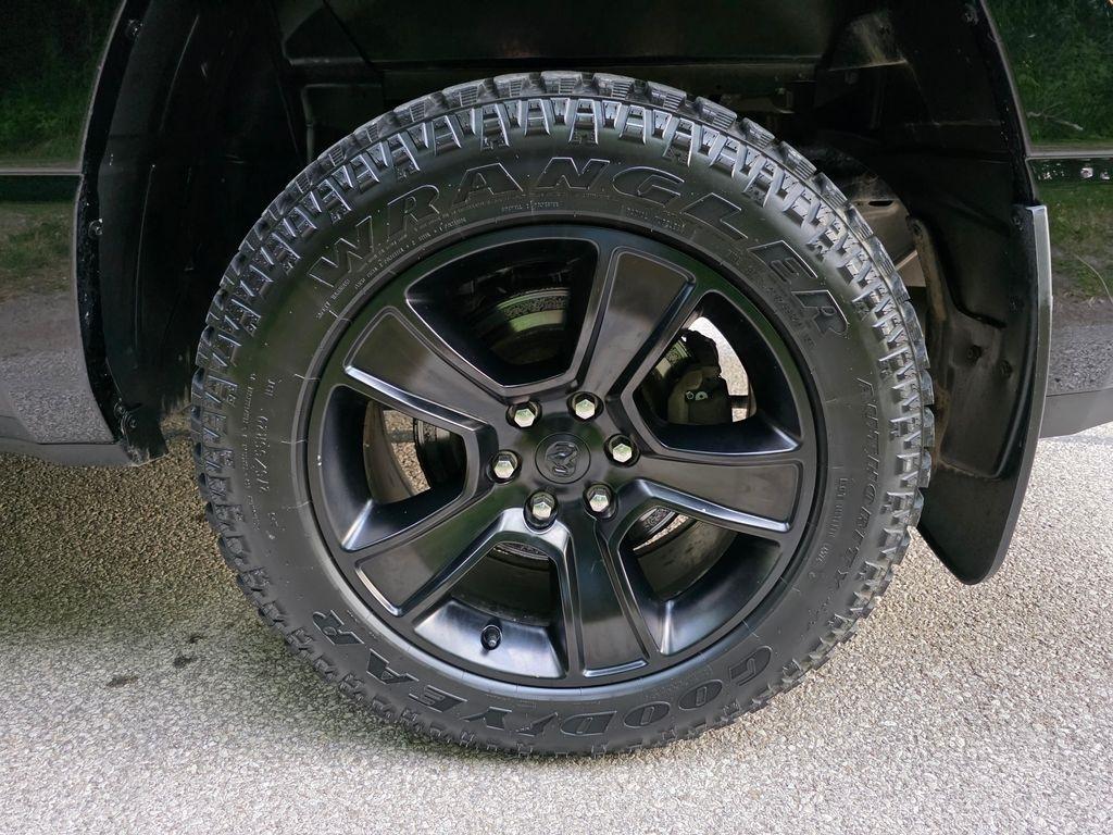 RAM 1500 Big Horn Crew Cab SWB 4WD 2020