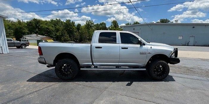 RAM 2500 Tradesman Crew Cab SWB 4WD 2016