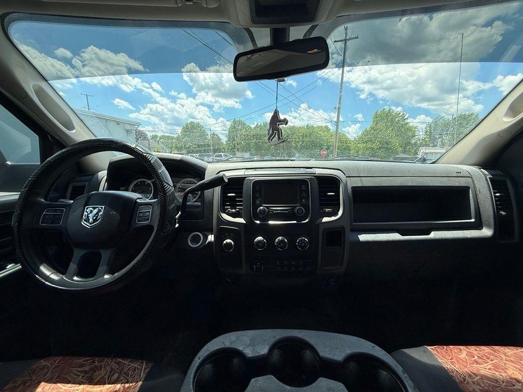 RAM 2500 Tradesman Crew Cab SWB 4WD 2016
