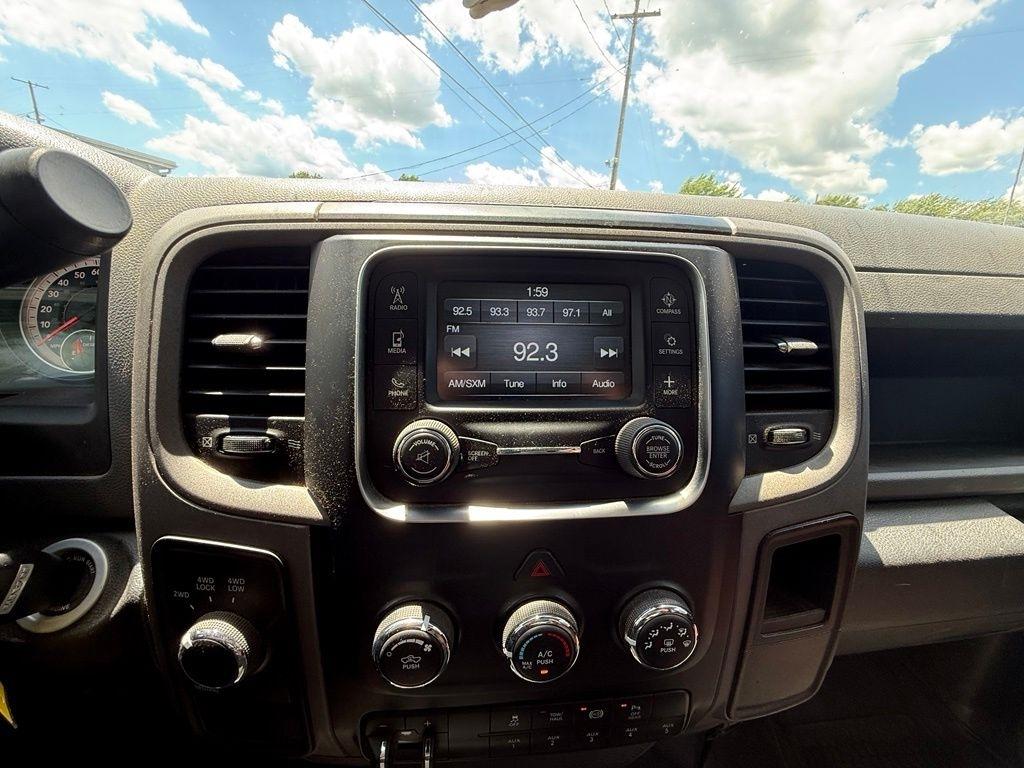 RAM 2500 Tradesman Crew Cab SWB 4WD 2016