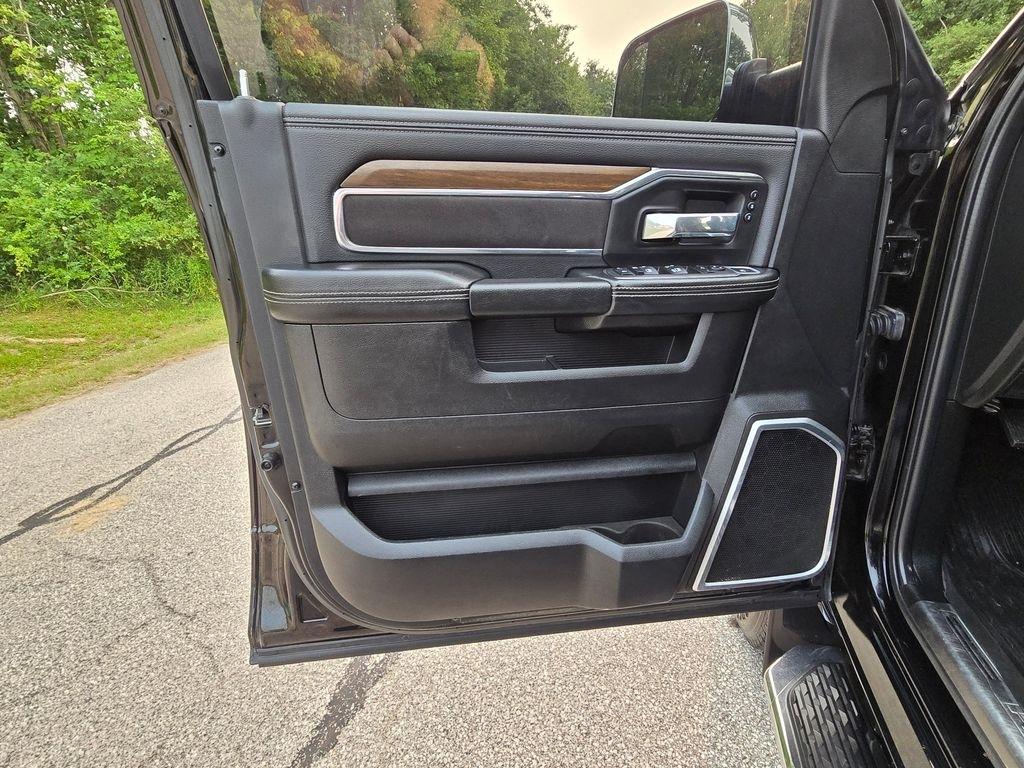 RAM 3500 Laramie Mega Cab 4WD 2022