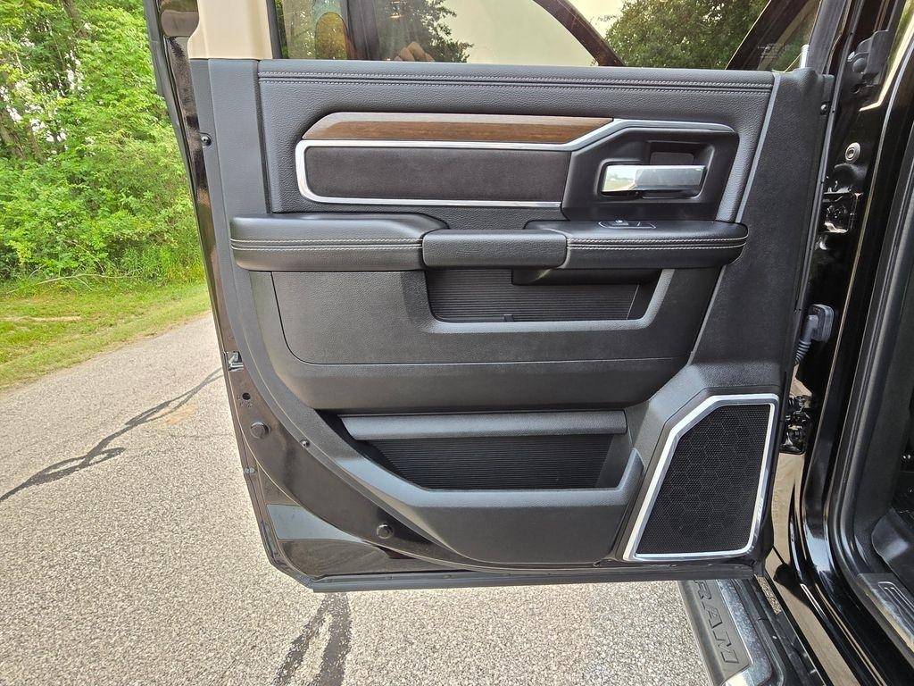 RAM 3500 Laramie Mega Cab 4WD 2022