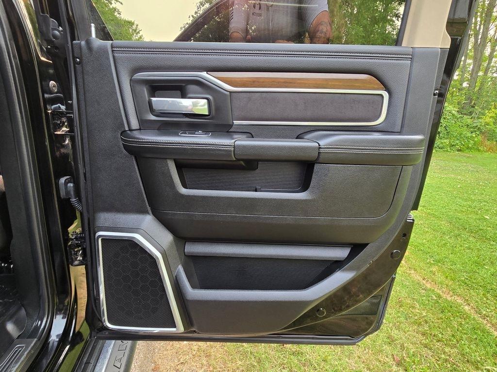 RAM 3500 Laramie Mega Cab 4WD 2022