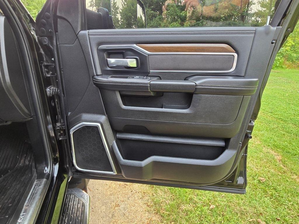 RAM 3500 Laramie Mega Cab 4WD 2022