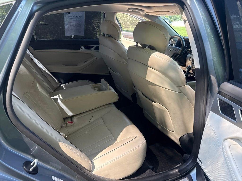 Hyundai Genesis 5.0L RWD 2015