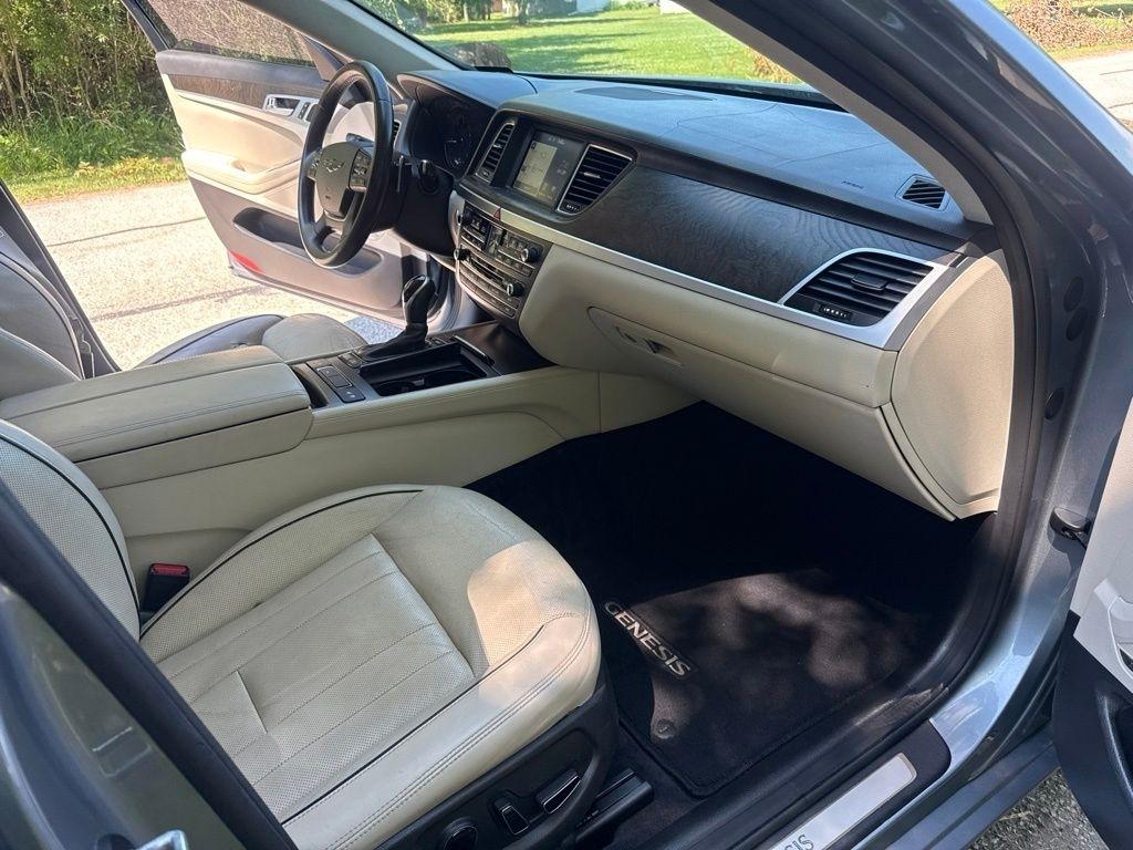 Hyundai Genesis 5.0L RWD 2015