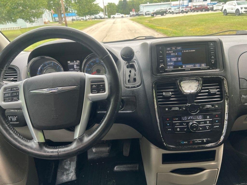 Chrysler Town & Country Touring-L 2014