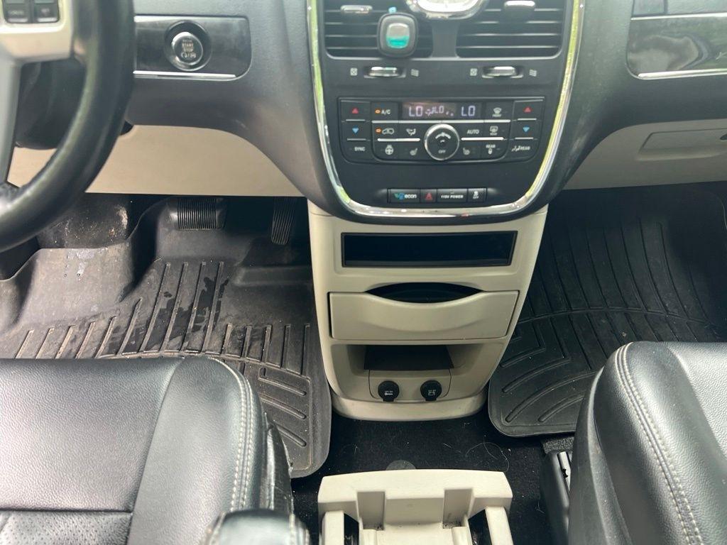 Chrysler Town & Country Touring-L 2015