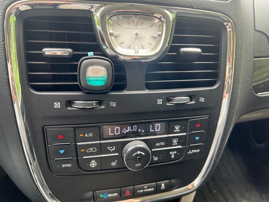 Chrysler Town & Country Touring-L 2015