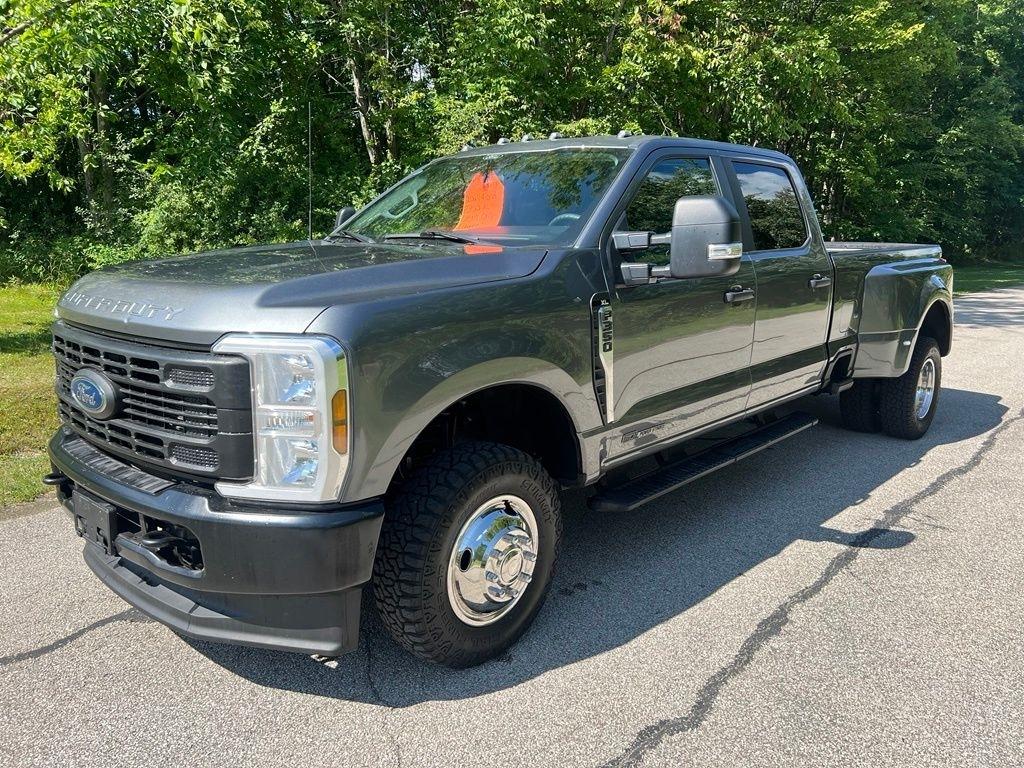 Ford F-350 SD XL Crew Cab Long Bed DRW 4WD 2024