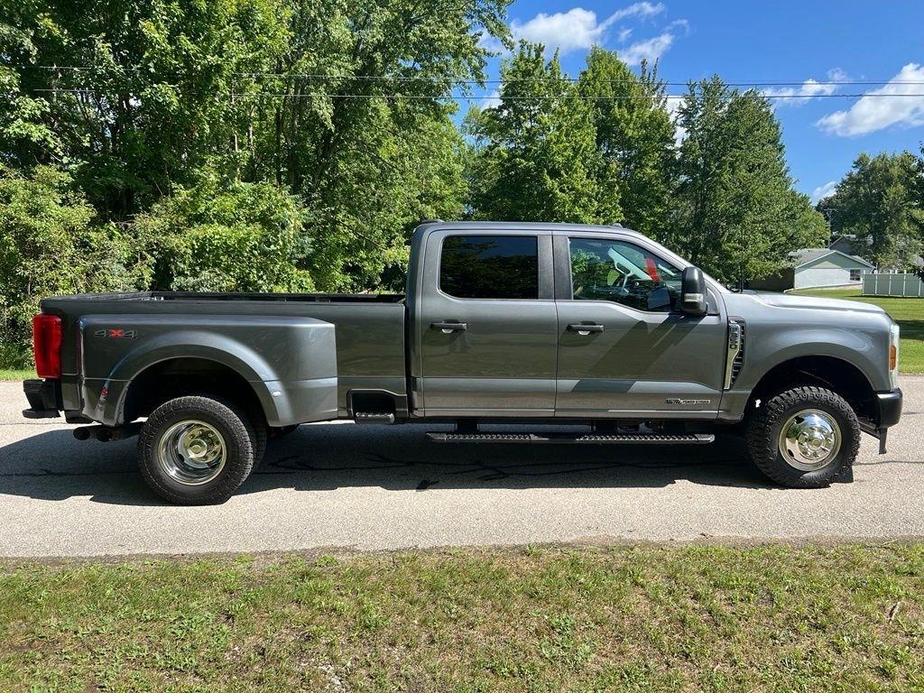 Ford F-350 SD XL Crew Cab Long Bed DRW 4WD 2024