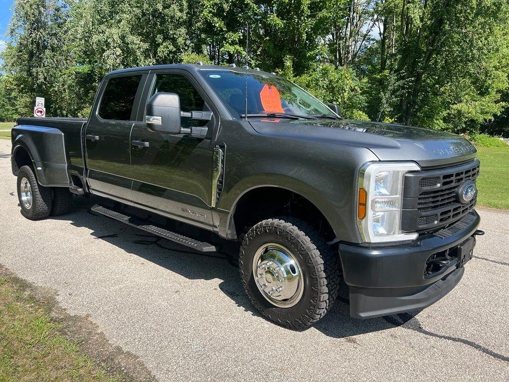 Ford F-350 SD XL Crew Cab Long Bed DRW 4WD 2024