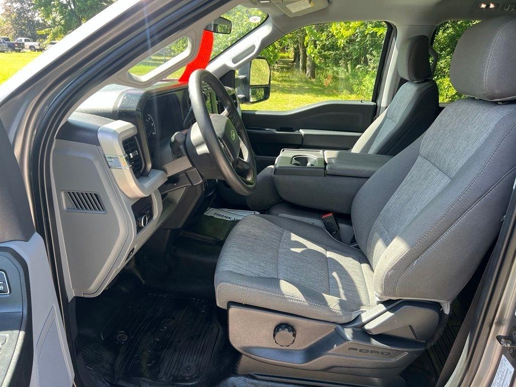 Ford F-350 SD XL Crew Cab Long Bed DRW 4WD 2024