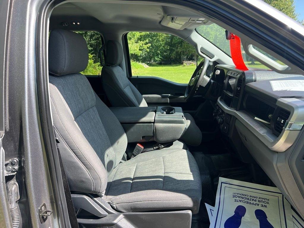 Ford F-350 SD XL Crew Cab Long Bed DRW 4WD 2024