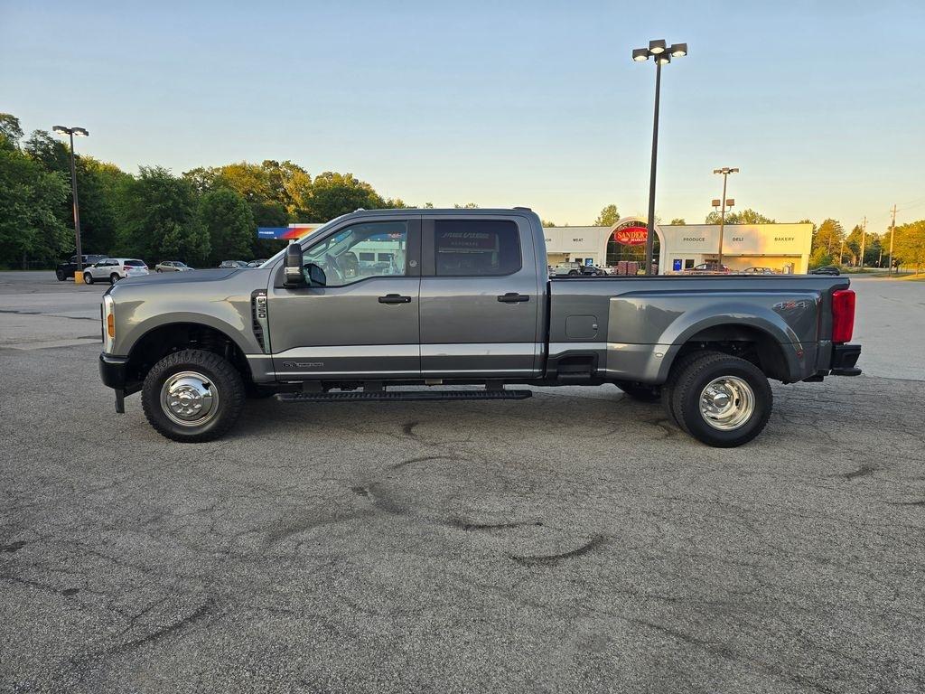 Ford F-350 SD XL Crew Cab Long Bed DRW 4WD 2024