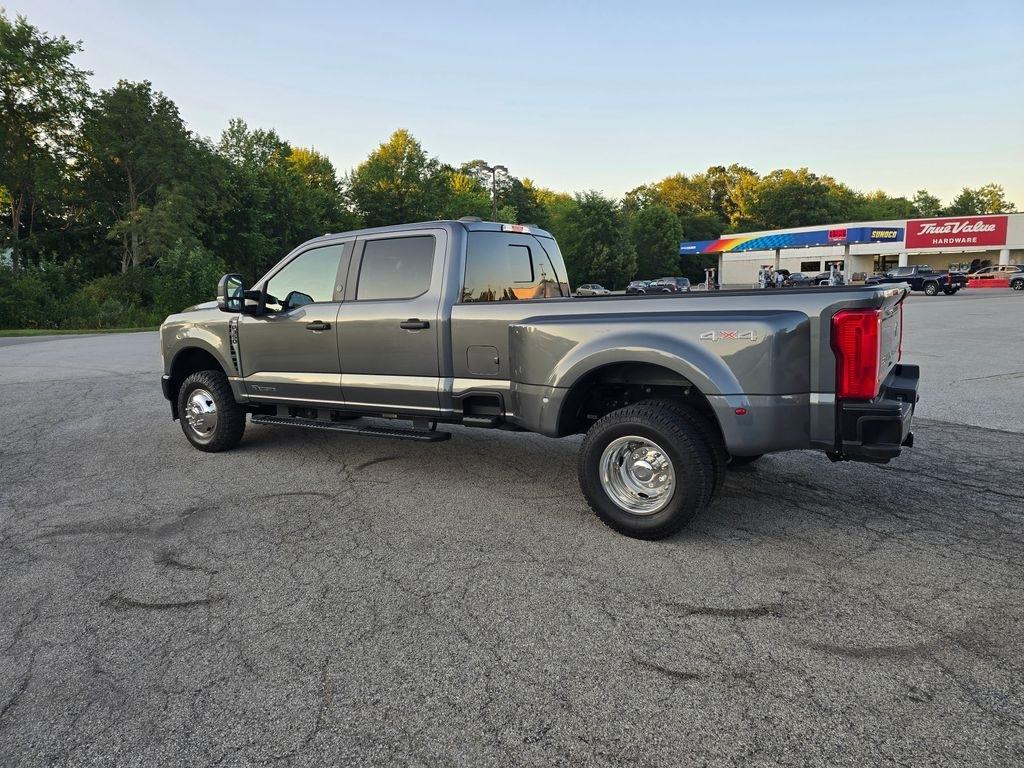 Ford F-350 SD XL Crew Cab Long Bed DRW 4WD 2024
