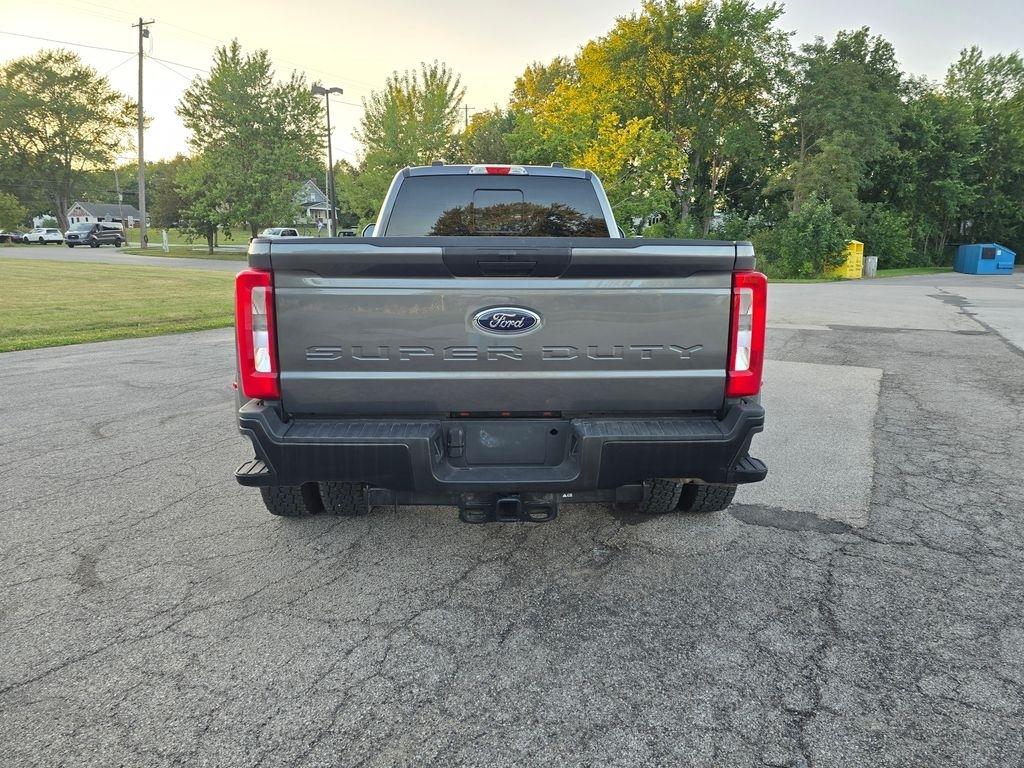 Ford F-350 SD XL Crew Cab Long Bed DRW 4WD 2024