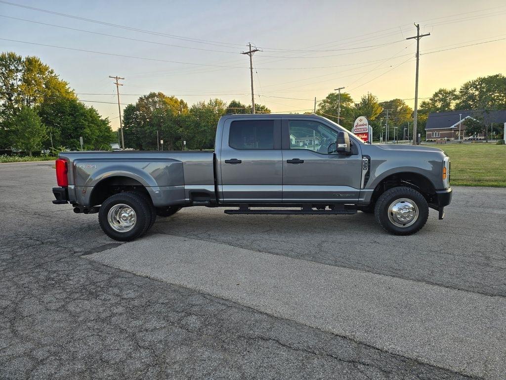 Ford F-350 SD XL Crew Cab Long Bed DRW 4WD 2024