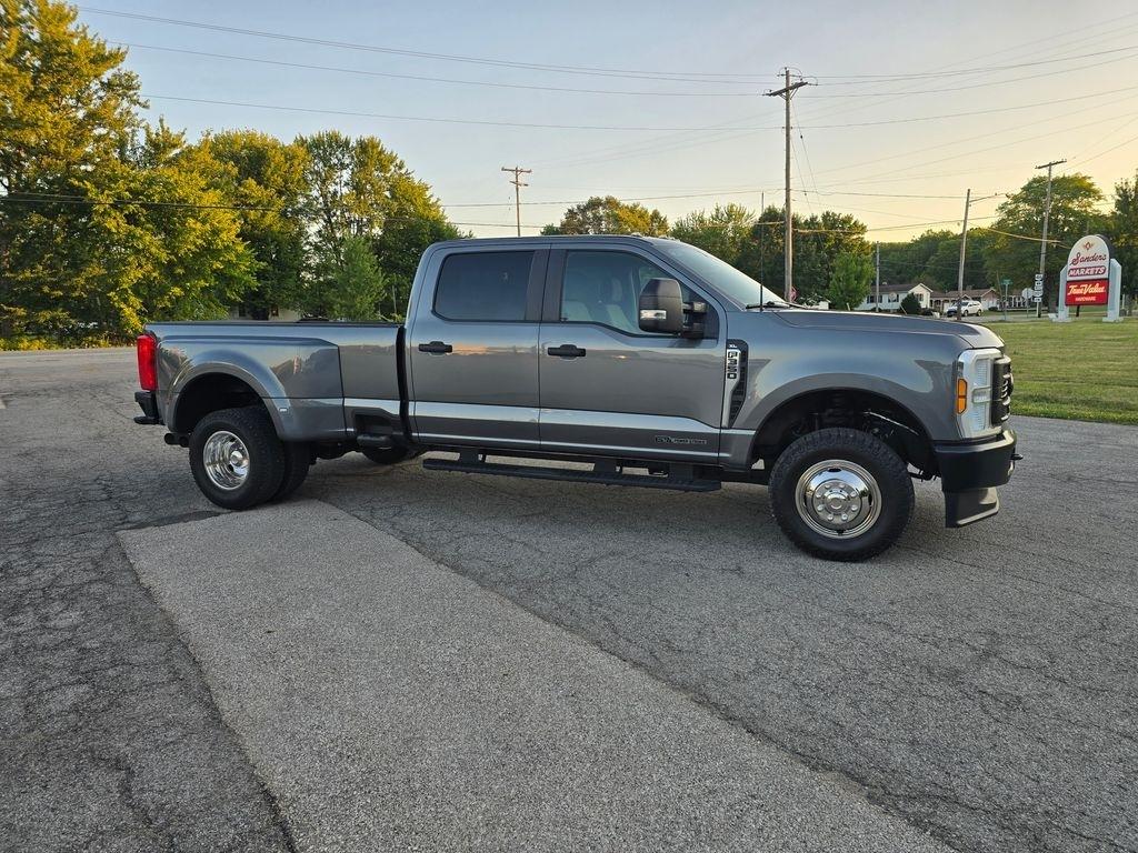 Ford F-350 SD XL Crew Cab Long Bed DRW 4WD 2024