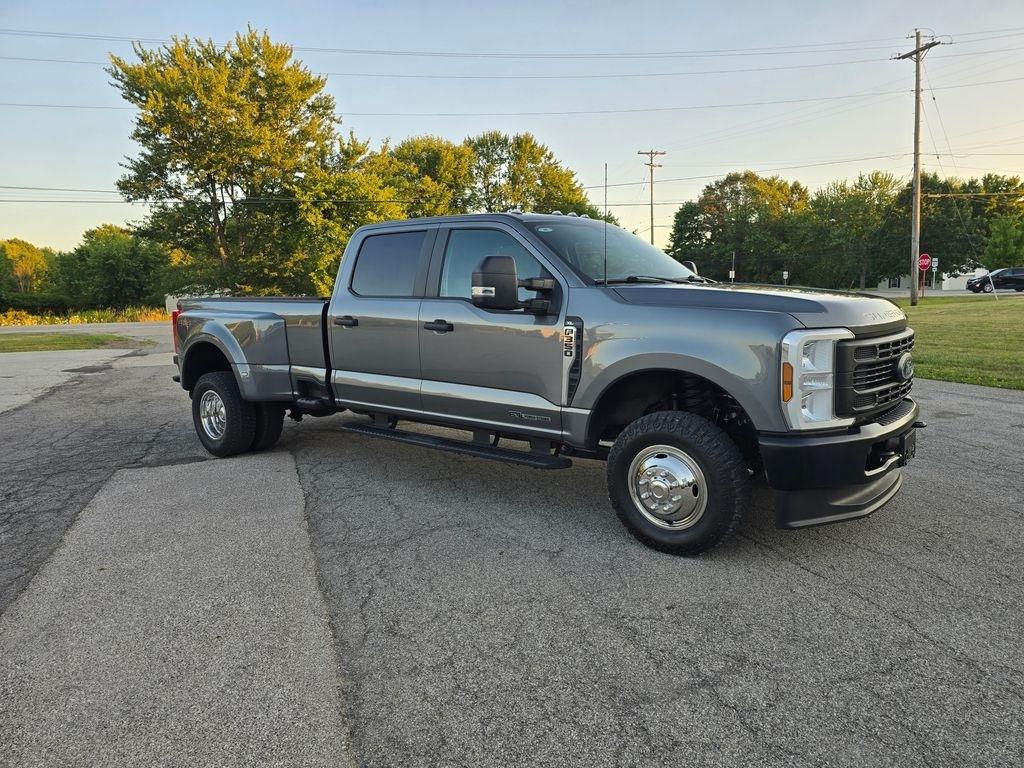 Ford F-350 SD XL Crew Cab Long Bed DRW 4WD 2024
