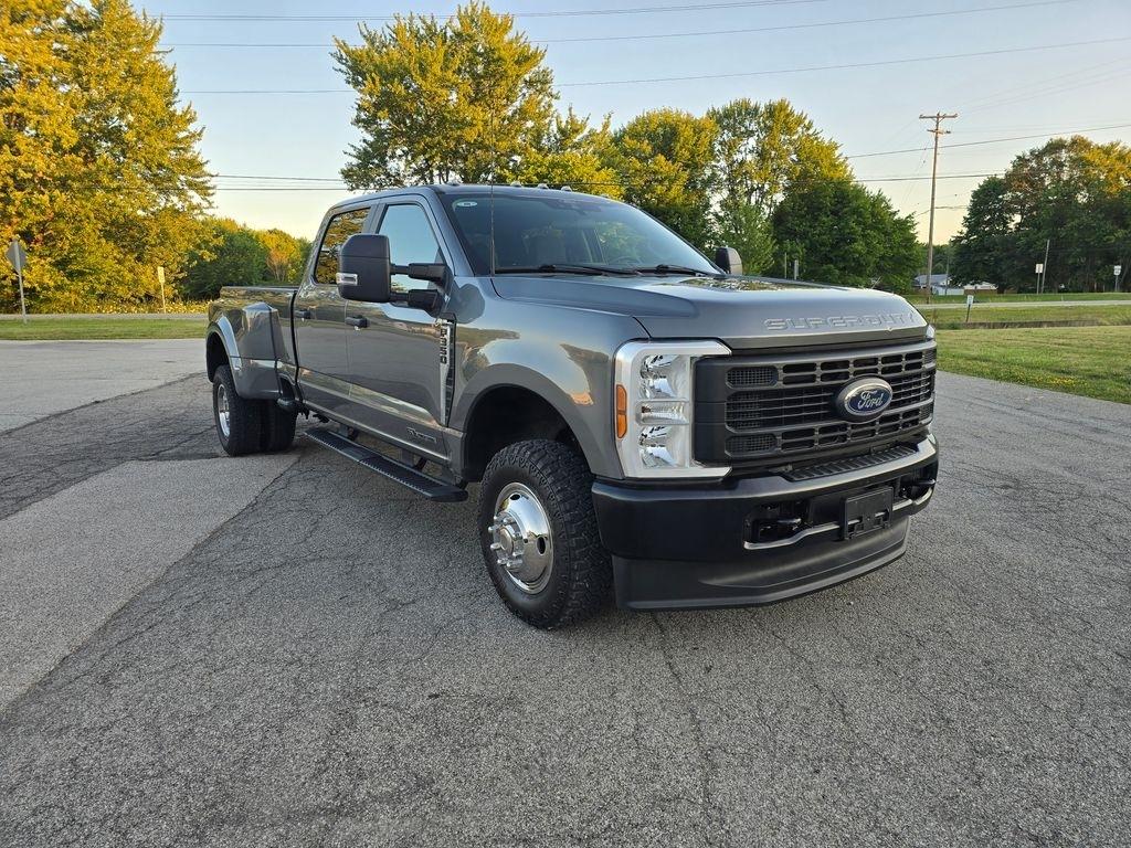 Ford F-350 SD XL Crew Cab Long Bed DRW 4WD 2024