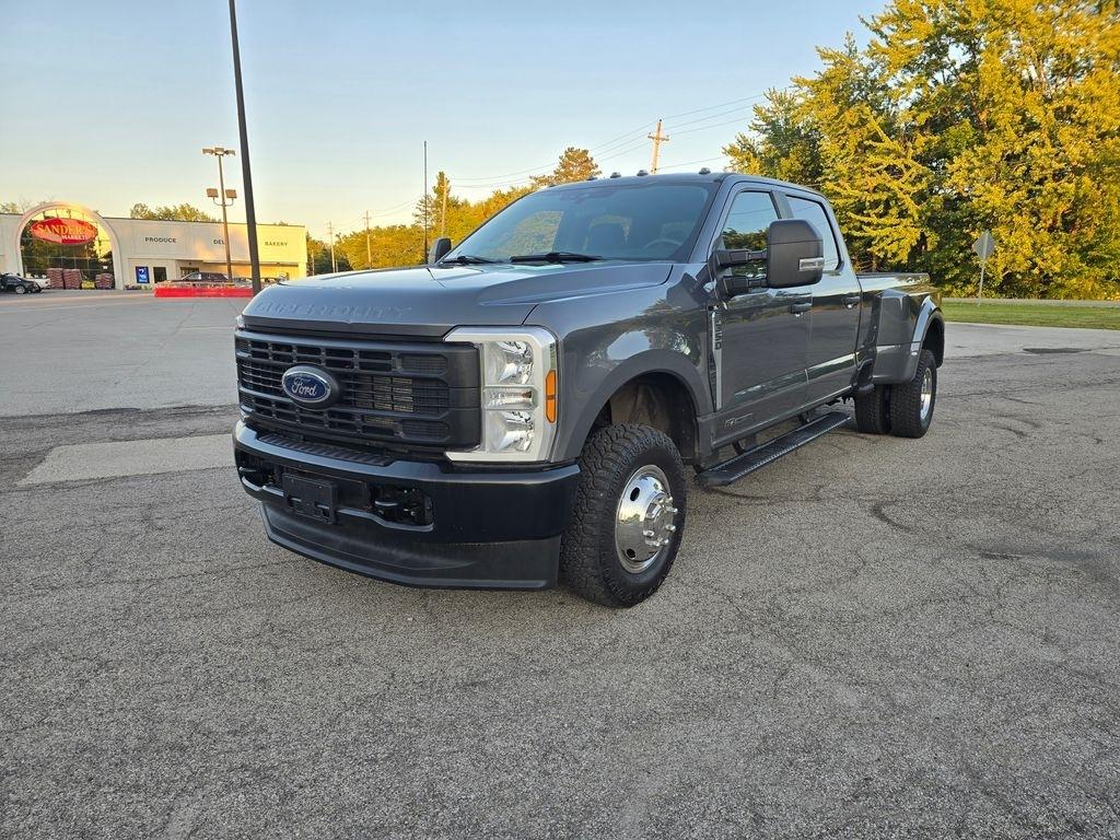 Ford F-350 SD XL Crew Cab Long Bed DRW 4WD 2024