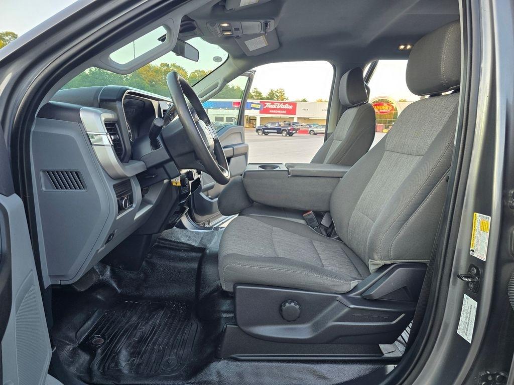 Ford F-350 SD XL Crew Cab Long Bed DRW 4WD 2024