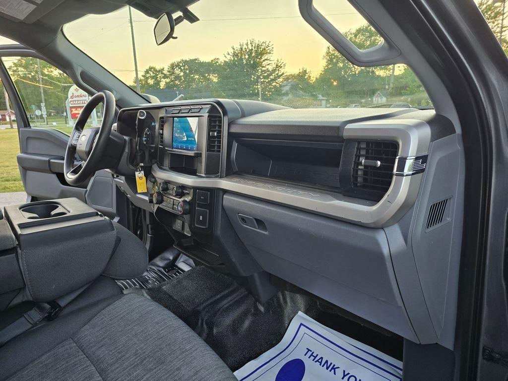 Ford F-350 SD XL Crew Cab Long Bed DRW 4WD 2024