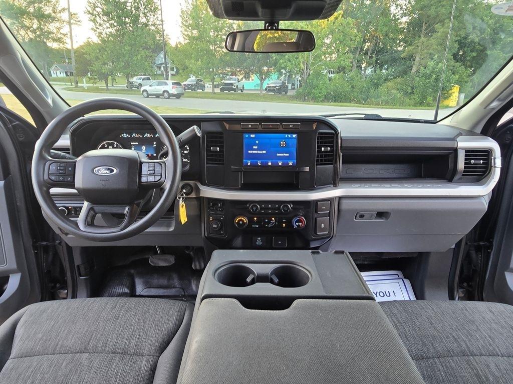 Ford F-350 SD XL Crew Cab Long Bed DRW 4WD 2024