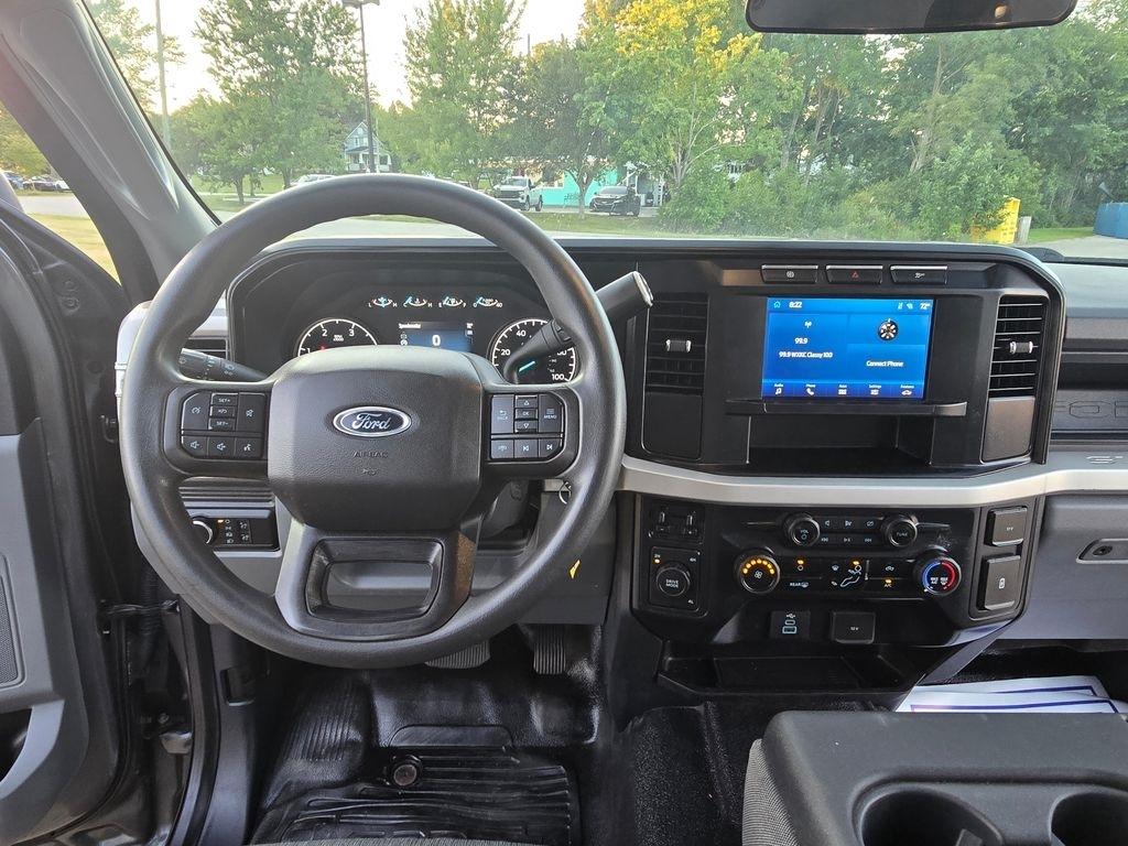 Ford F-350 SD XL Crew Cab Long Bed DRW 4WD 2024