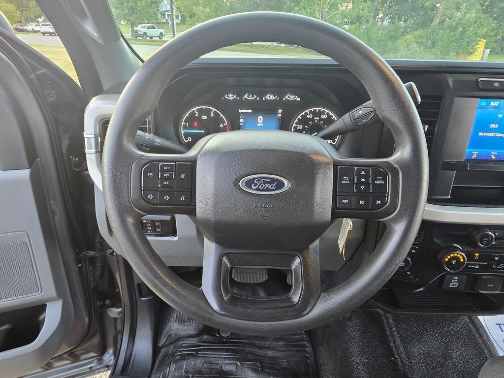 Ford F-350 SD XL Crew Cab Long Bed DRW 4WD 2024