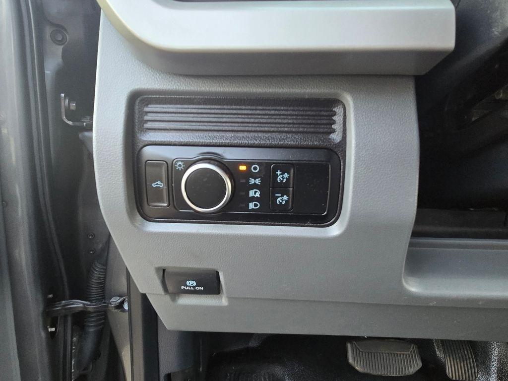 Ford F-350 SD XL Crew Cab Long Bed DRW 4WD 2024