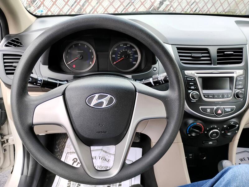 Hyundai Accent SE 4-Door 6A 2016