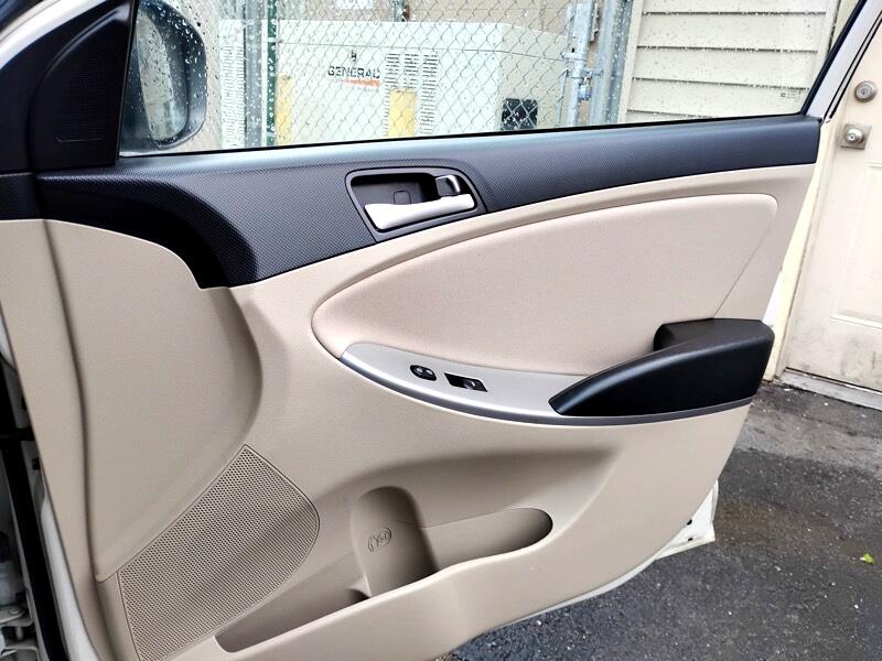 Hyundai Accent SE 4-Door 6A 2016