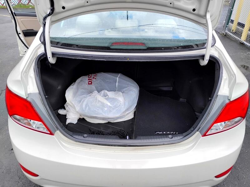 Hyundai Accent SE 4-Door 6A 2016