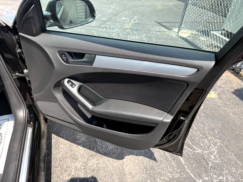 Audi A4 2.0T Sedan quattro Tiptronic 2011