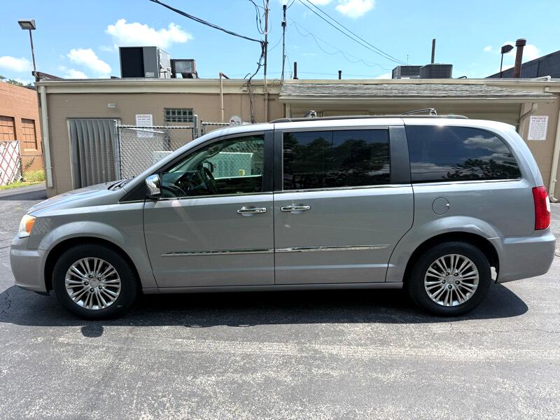 Chrysler Town & Country Touring-L 2013